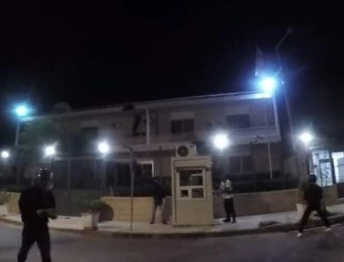 Ενοχλημένοι στην ΕΛΑΣ από την στάση του αστυνομικού στην επίθεση του Ρουβίκωνα στην ιρανική πρεσβεία